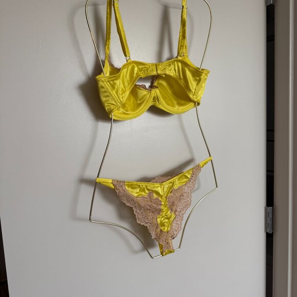 Fleur du Mal Yellow Silk Satin & Lace Bra + Thong Set – 34D/XS - Picture 5 of 7